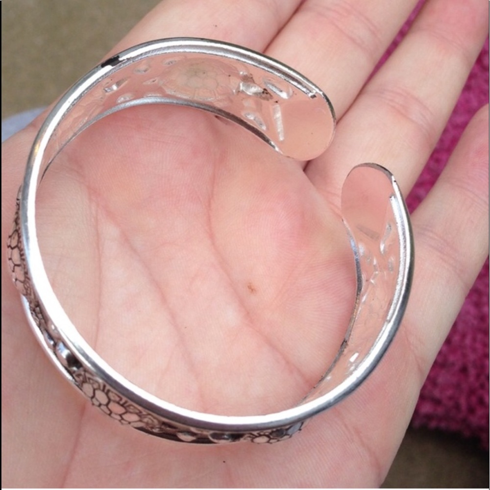 Incredible Silver Turtle Boho Gypsy Bangle (H2) - Picture 6 of 8